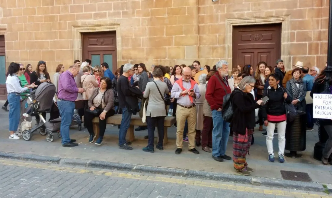 Foto 2 - Doscientas voces repudian la 'justicia patriarcal' tras la sentencia contra 'La Manada'