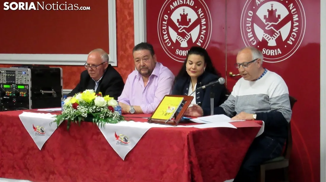 Primer acto del aniverario de la peña El Cuadro. SN