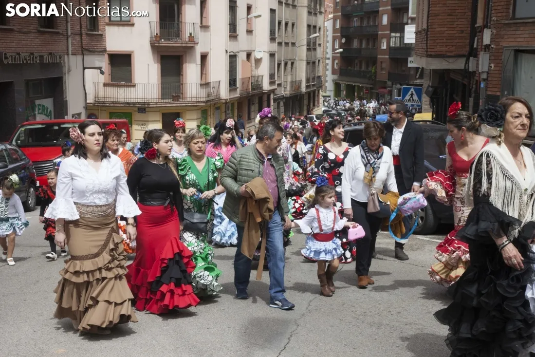 Foto 10 - GALER&Iacute;A: Fiesta flamenca y romer&iacute;a para despedir la Feria de Abril
