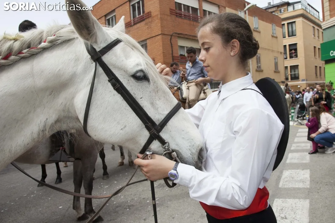 Foto 2 - GALER&Iacute;A: Fiesta flamenca y romer&iacute;a para despedir la Feria de Abril