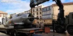 Imágenes de la instalación del North American T-6 Texan en la Plaza Mayor de Soria.