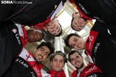 Algunos integrantes del Atletismo Numantino en las instalaciones del CAEP.