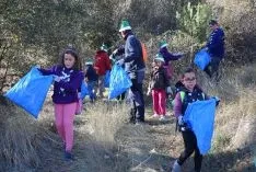 Recogida de basura en las márgenes del Duero en octubre de 2017.