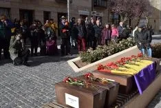 Foto 35 - GALER&Iacute;A DE IM&Aacute;GENES: Los familiares de las v&iacute;ctimas de la 'Fosa de los maestros' y de Abundio Andaluz han recibido sus restos mortales