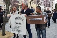 Foto 27 - GALER&Iacute;A DE IM&Aacute;GENES: Los familiares de las v&iacute;ctimas de la 'Fosa de los maestros' y de Abundio Andaluz han recibido sus restos mortales