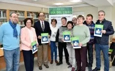 Miembros de Asamis participantes en el 'Club de la lectura fácil'. /Jta.