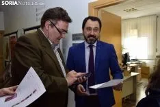 Muñoz con el cartel ganador. José Herrero