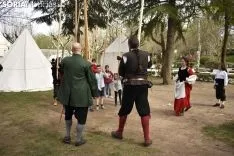 Taller infantil sobre el manejo de picas medievales.