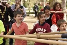 Taller infantil sobre el manejo de picas medievales.