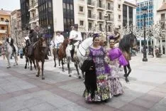Foto 12 - GALER&Iacute;A: Fiesta flamenca y romer&iacute;a para despedir la Feria de Abril