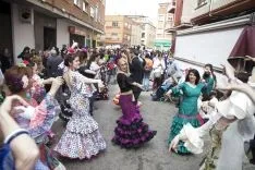 Foto 4 - GALER&Iacute;A: Fiesta flamenca y romer&iacute;a para despedir la Feria de Abril