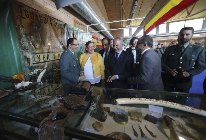 José Antonio de Miguel junto a Yolanda de Gregorio en la feria de Venalmazán. 
