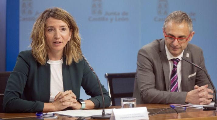 La consejera y el rector de la USAL este martes.