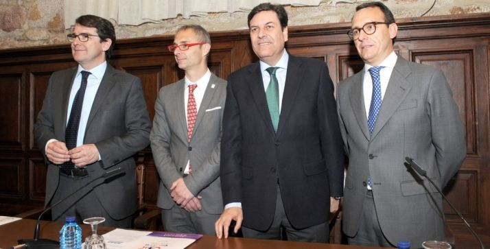 Fernández Carriedo, (2º dcha.) este jueves en Salamanca. /Jta.