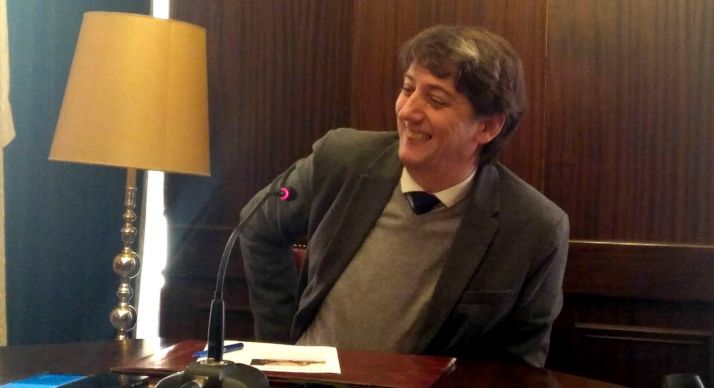 La depuradora saca sonrisas en el Ayuntamiento 