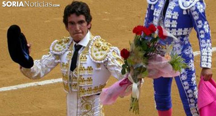 Rubén Sanz, en una vuelta al ruedo en el coso de San Benito. /SN
