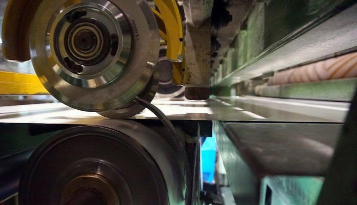 Una de las máquinas de la empresa papelera de Almazán. /Sarrió