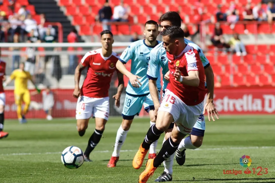 Foto 2 - (N&aacute;stic 0 &ndash; Numancia 0) Aitor salva un punto para un Numancia sin f&uacute;tbol