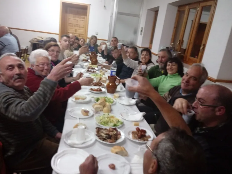 Pingada del Mayo chopo en Quintanilla de Tres Barrios.
