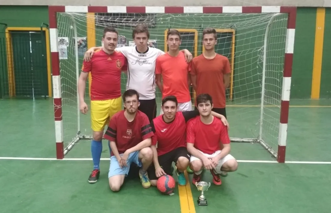 Foto 2 - Quintana no puede con El Burgo en la Final Interpueblos de F&uacute;tbol Sala