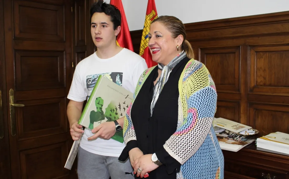 Adrián Jiménez, con la subdelegada. /Subdeleg.