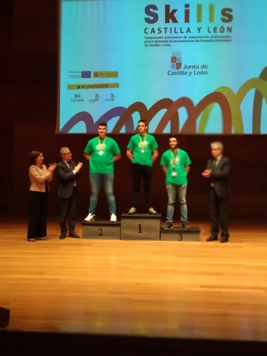 Foto 2 - Dos alumnos del Pico Frentes, galardonados en 'Skills CyL 2018'