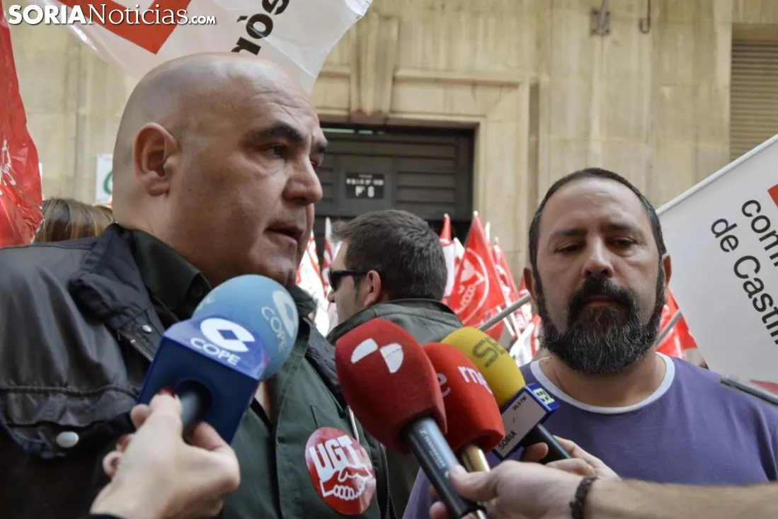 Roberto Pérez (izda.), de UGT. /SN