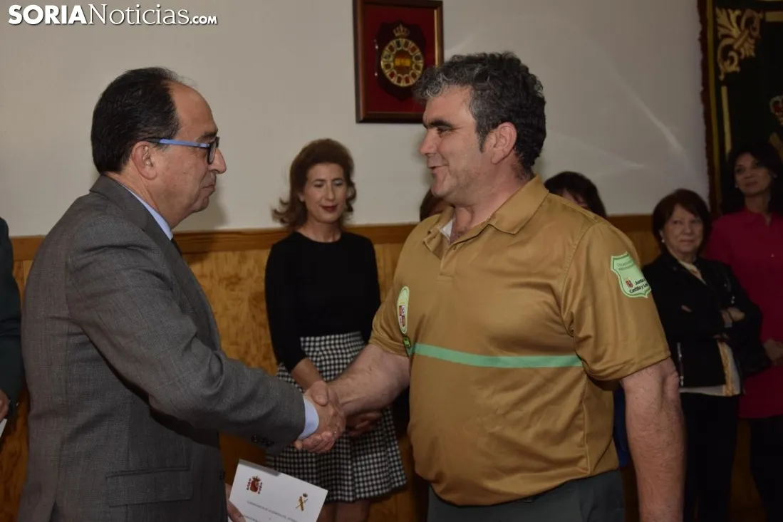 Foto 10 - La Benem&eacute;rita reconoce la labor de agentes y personal civil 