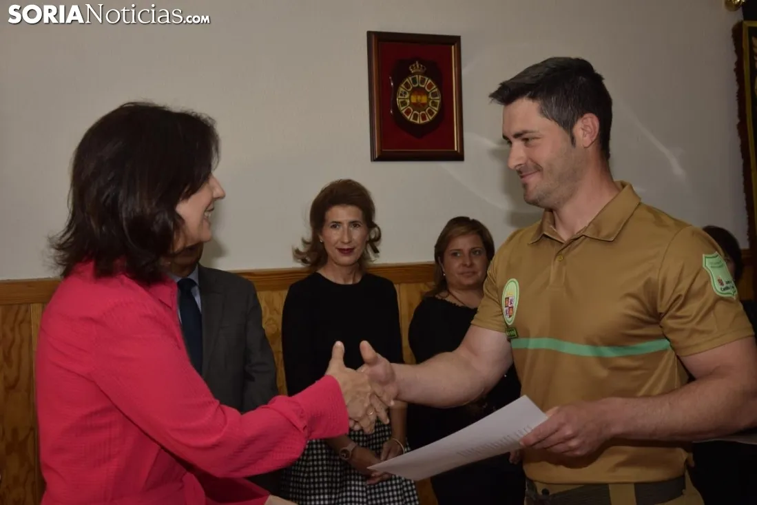 Foto 9 - La Benem&eacute;rita reconoce la labor de agentes y personal civil 