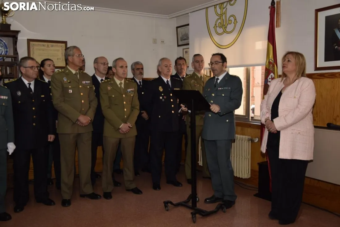 Foto 7 - La Benem&eacute;rita reconoce la labor de agentes y personal civil 