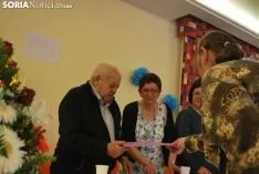 Una imagen del homenaje este lunes en la residencia Fuente del Rey. /SN