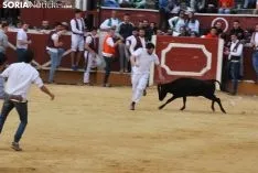 Una imagen de la tarde de este sábado en el coso de San Benito. /SN