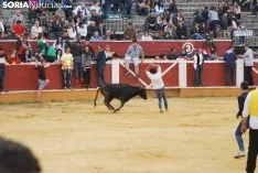 Una imagen de la tarde de este sábado en el coso de San Benito. /SN