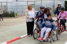 Foto 8 - De Gregorio subraya en el CEE Santa Isabel la importancia en la educaci&oacute;n para salvar vidas