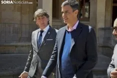 Pedro Sanchez con los medios en Soria. / José Herrero