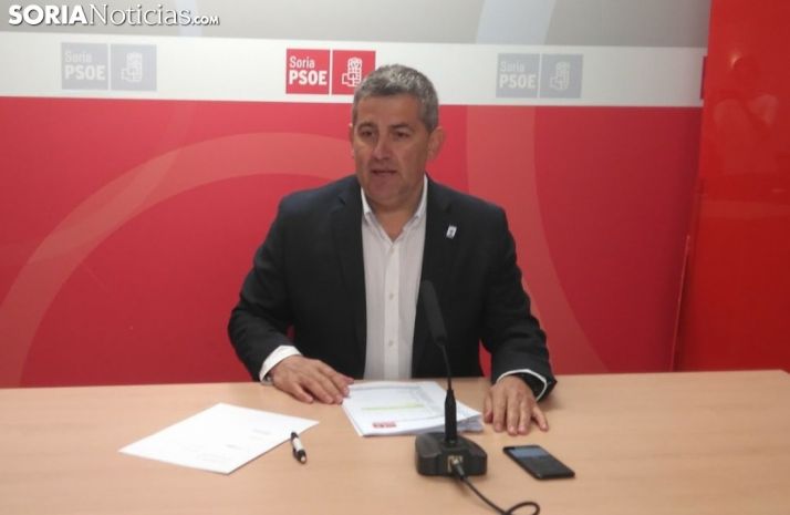 Javier Antón durante la rueda de prensa.