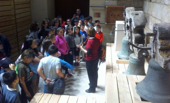 Escolares en la torre de la catedral burgense. 