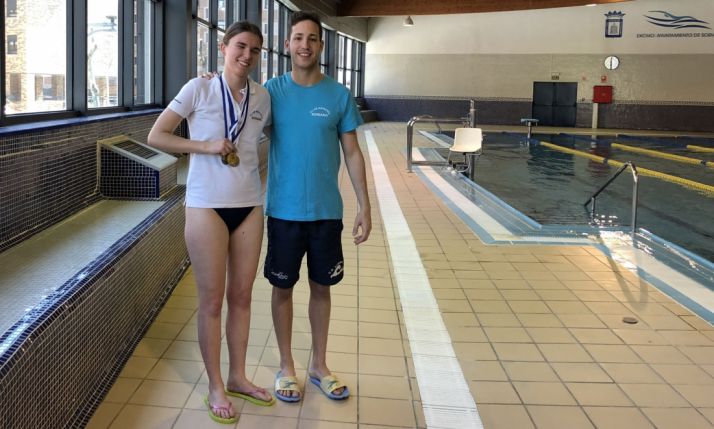 Olga Jedrysiak, con su entrenador Sergio Martín. /CNS