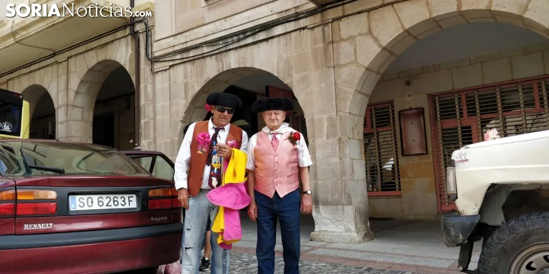 Foto 2 - Salida oficial de la Comitiva de San Juan desde el centro de Soria