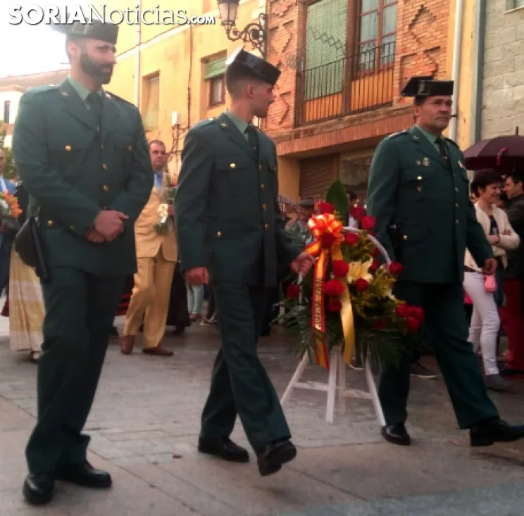 Una imagen de la comitiva floral antes de llegar santuario de la Virgen de los Milagros. /Ainalb Alomar
