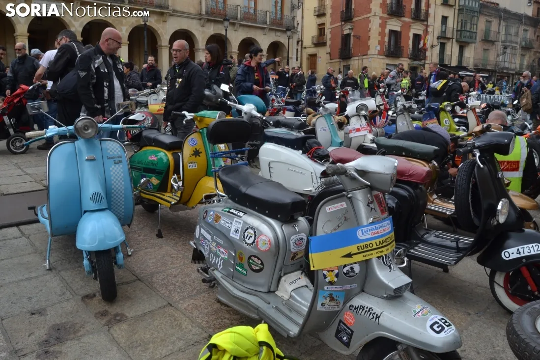 Una imagen de la llegada de las motocicletas a la plaza Mayor de la capital. /SN