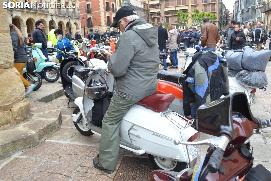 Una imagen de la llegada de las motocicletas a la plaza Mayor de la capital. /SN