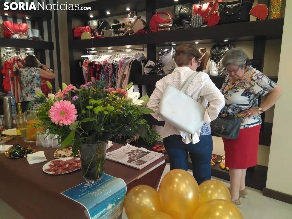 Foto 2 - Top Queens abre sus puertas en la calle Ferial