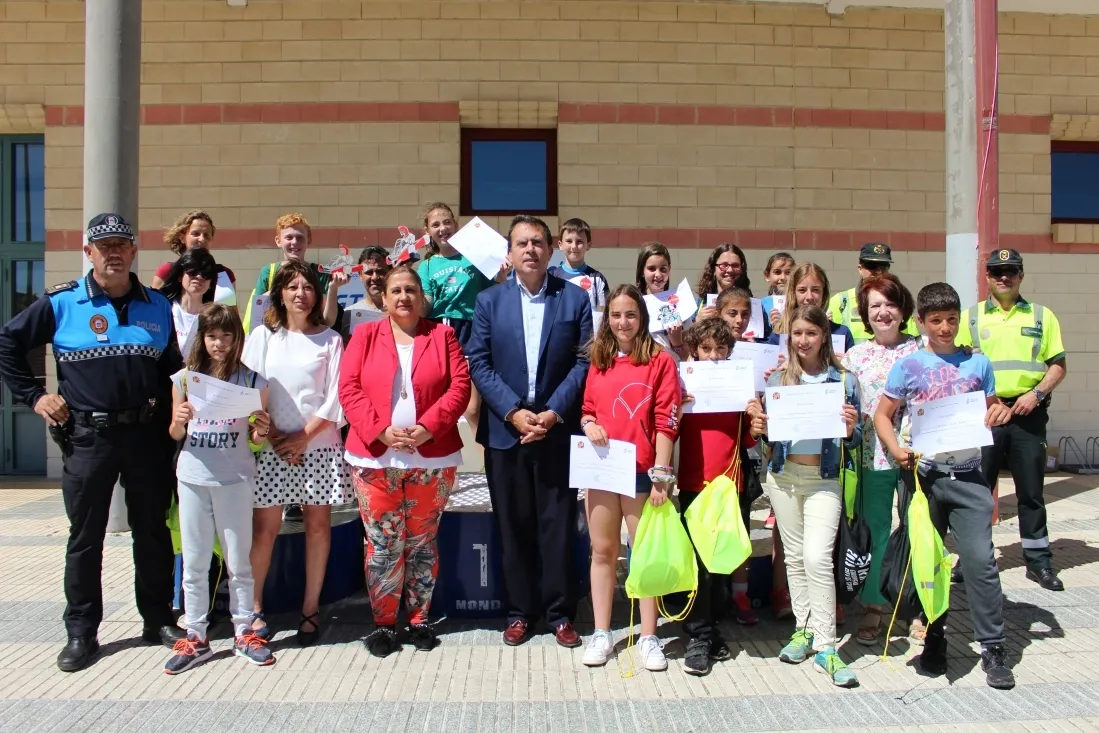 Foto 2 - Bruno Mart&iacute;n, del Pr&aacute;cticas Numancia, y Ainhoa Yag&uuml;e, de Las Pedrizas, mejores conductores infantiles de la ciudad