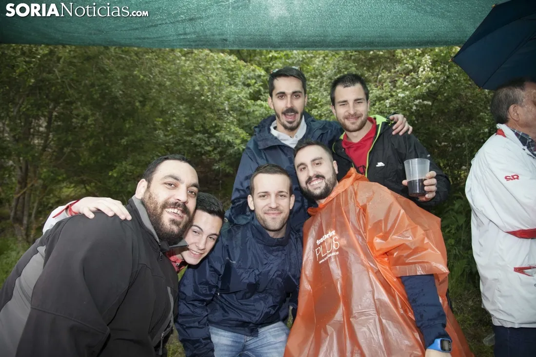 Foto 9 - Fotograf&iacute;as: el color del cielo no amarga la fiesta del Lavalenguas en los chiringuitos