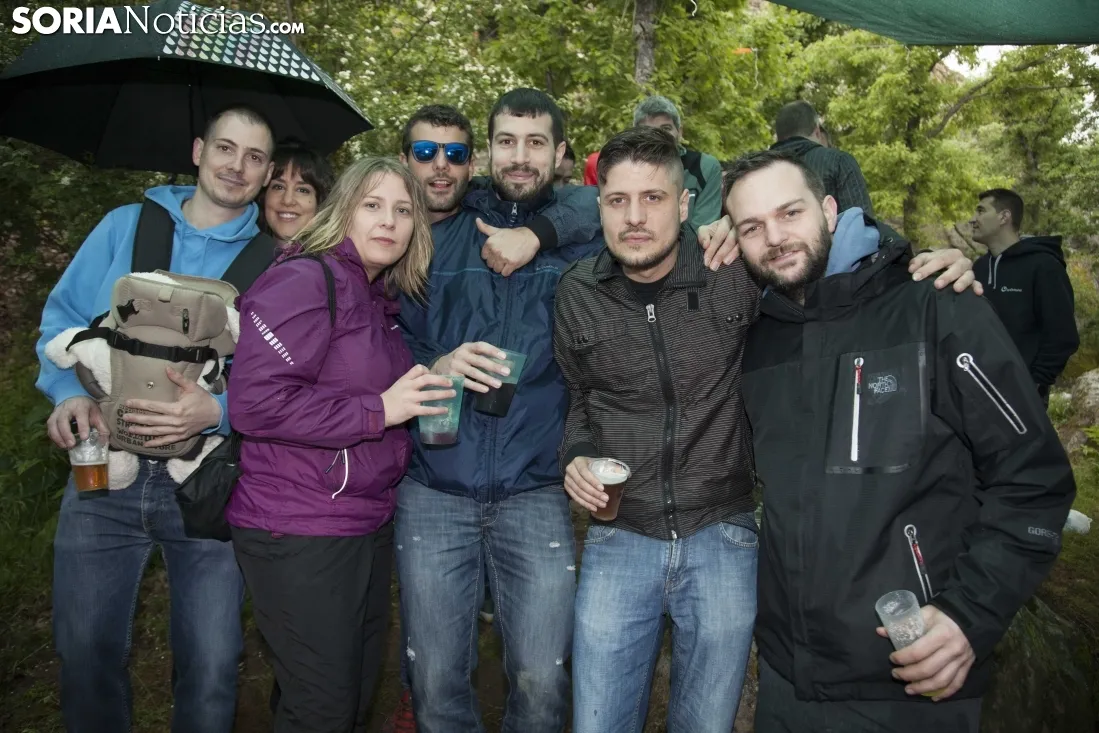 Foto 8 - Fotograf&iacute;as: el color del cielo no amarga la fiesta del Lavalenguas en los chiringuitos