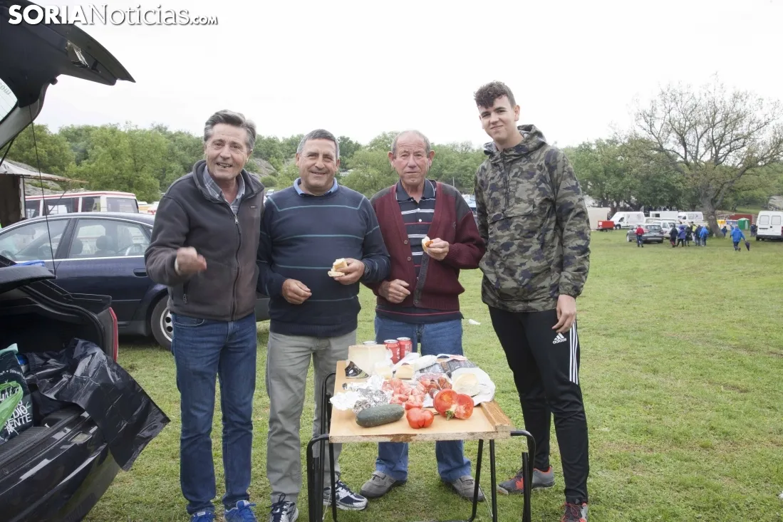 Foto 2 - Fotograf&iacute;as: el color del cielo no amarga la fiesta del Lavalenguas en los chiringuitos