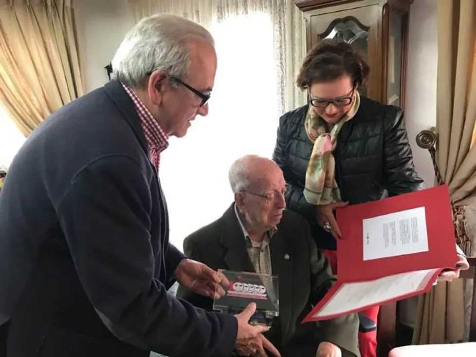 Foto 2 - Saturio Ugarte, premio Cruz Roja CyL por su implicaci&oacute;n en  la instituci&oacute;n
