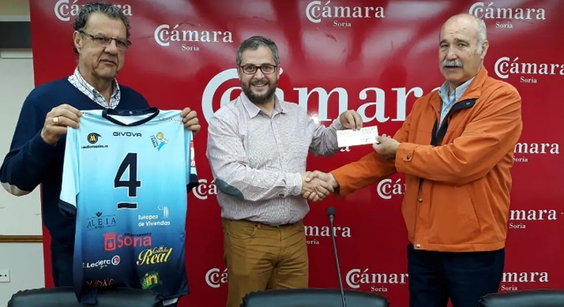Cabrerizo, entre Carazo (izda.) y Serrato, de la AECC. 
