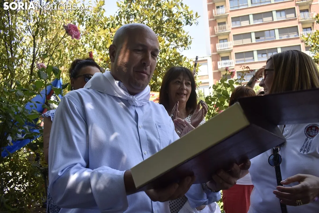 Imágenes del homenaje a Don Paco y Don Jesús. /EM